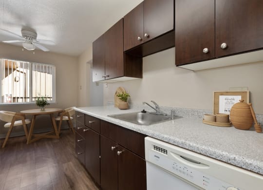 the preserve at ballantyne commons apartment kitchen and dining area