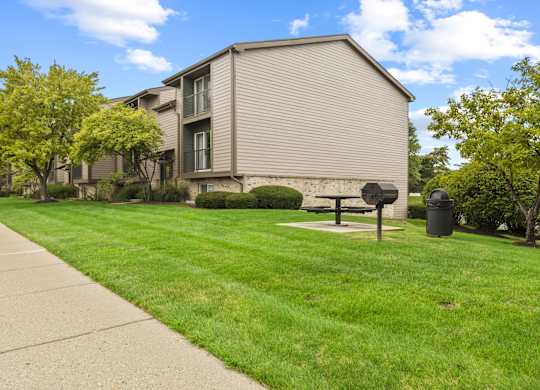 Green lawn at Lakes of Carmel Apartments, Carmel, IN, 46032