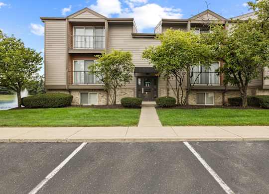 Covered Entries at Lakes of Carmel Apartments, Carmel, 46032