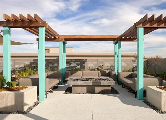 Outdoor Living Area Including Bbq'S And Fire Pits at Link Apartments® Canvas, Atlanta, GA