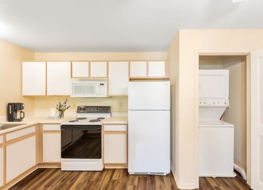 the preserve at ballantyne commons apartment kitchen with white appliances