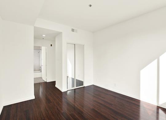 A room with white walls and wood floors at Peach Tree Court, California
