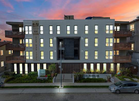 Exterior Building at The Urbanpolitan, Los Angeles, 90036