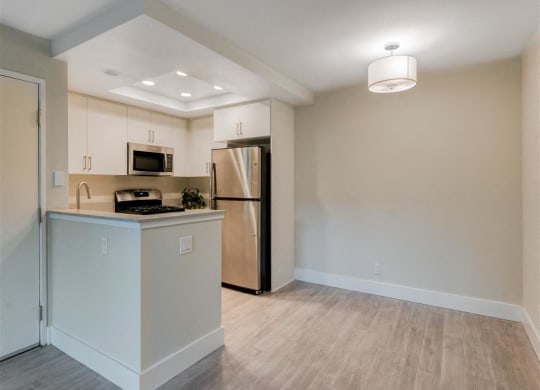 a kitchen or kitchenette at sonder east 5th at Laguna Gardens Apts., Laguna Niguel, CA