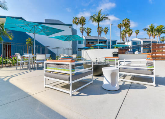 Outdoor Lounge at Beverly Plaza Apartments, Long Beach