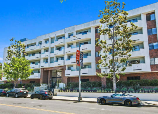 the building in which the apartment is located  at Masselin Park West, California, 90036