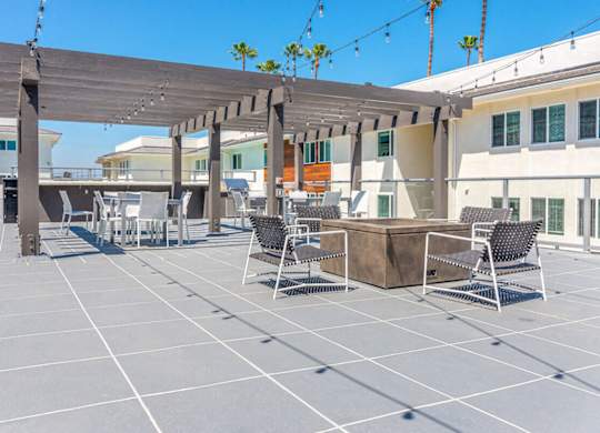 Community Grill Stations at Bixby Hill Apartments, California