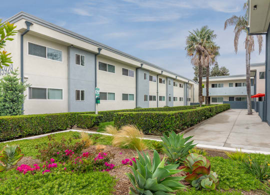 Beautifully Landscaped Views at Park Apartments, California