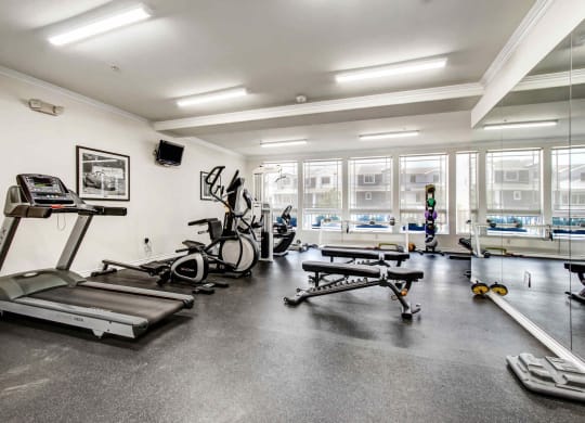 additional photo for property listing at chic digs with room to stretch out in the village 22 car at Toluca Court, Toluca Lake, California