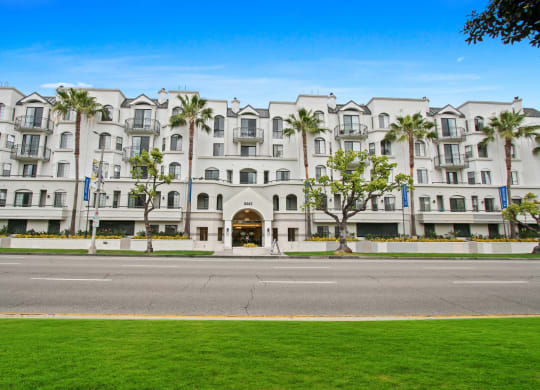 the building in which the hotel is located at Burton, Los Angeles, California