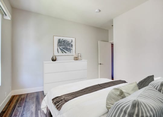 Spacious Bedroom With Comfortable Bed at 430 Kelton, California, 90024