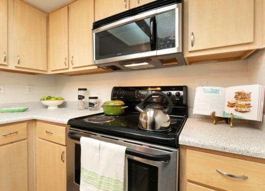 Modern Kitchen at Bermuda Terrace, Las Vegas