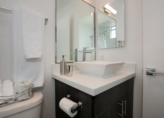 Bathroomat Midvale Apartments, California, 90024