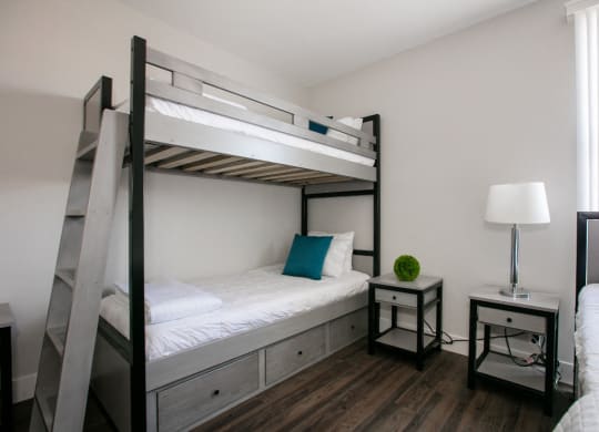 Bedroom with bunk bed at Midvale Apartments, Los Angeles