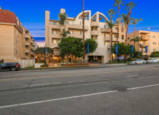 Exterior area at Palm Royale Apartments, Los Angeles, California