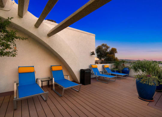 Sundeck 2 at Palm Royale Apartments, Los Angeles