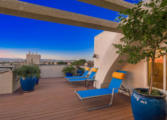Sundeck at Palm Royale Apartments, Los Angeles, California