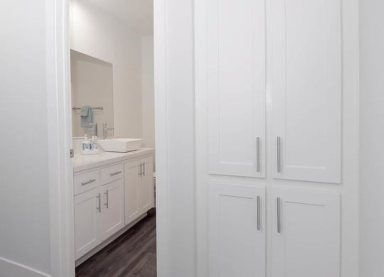 Closetat Waverly, Los Angeles, CA, 90039