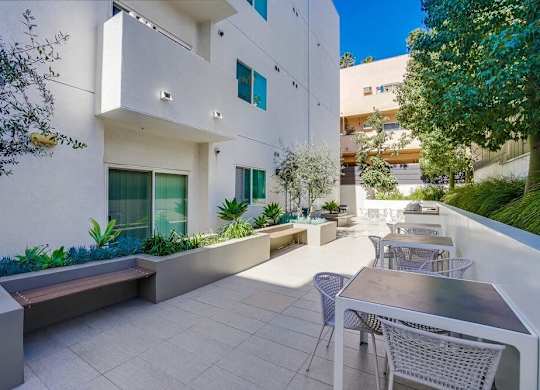 Outdoor Patio at Vues on Gordon, Los Angeles, 90028