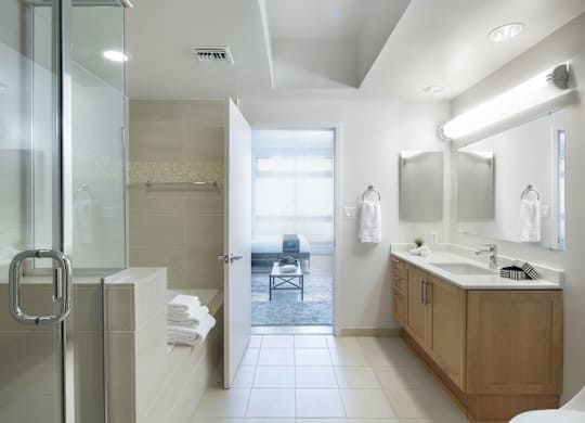 Bathroom at Wilshire Margot, Los Angeles 