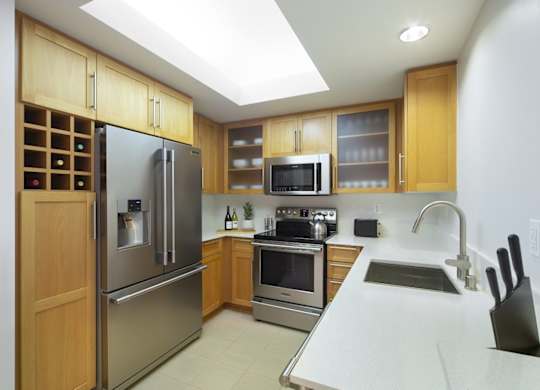 Shared Kitchen at Wilshire Margot, California, 90024