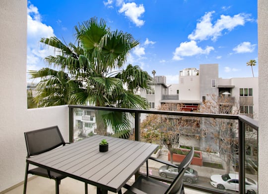 Privat Balcony at Vues on Gordon, Los Angeles, CA 