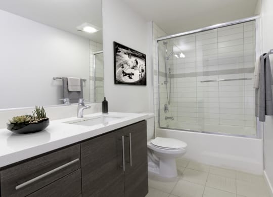 Bathroom With Bathtub at Seventh West Apartments, Santa Monica 