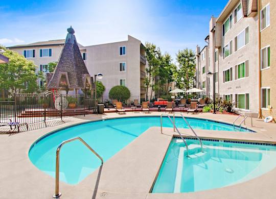 Resort-style Spa and Hot Tub, Renovated Apartment Rentals Near Culver City