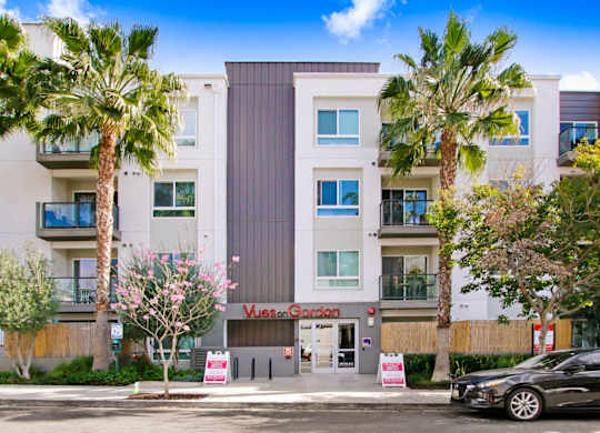 Building Exterior at Vues on Gordon, California
