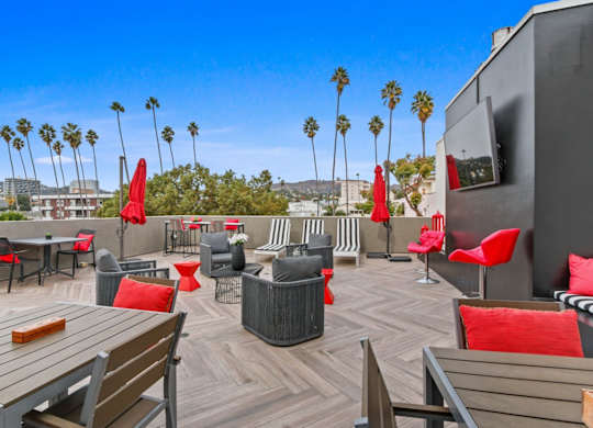 Rooftop Patio And Deck at Vues on Gordon, Los Angeles
