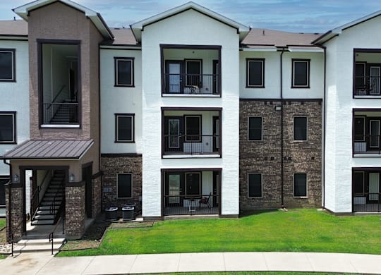 Creed Canyon Apartment community in Sherman Texas