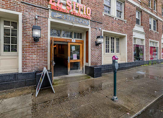 A brick building with a sign that says Estilo Mexican Style.