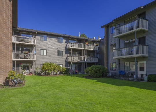 CreeksideVillage_Photo_Exterior