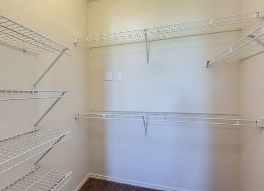 DiscoveryPoint_Photo_Closet