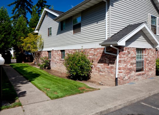 FirGrove_Photo_Sidewalk