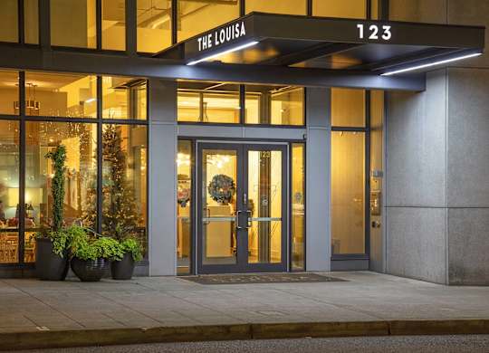 the lobby of the odyssey hotel at night