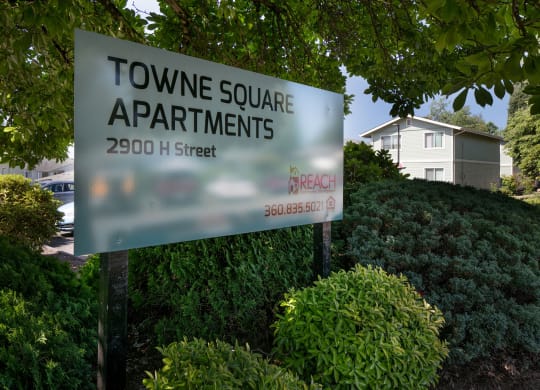 Towne Square Apartments sign
