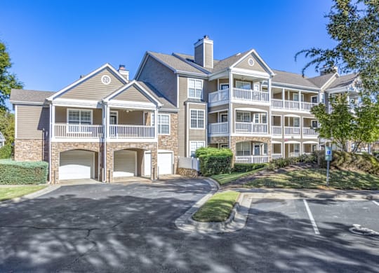 the preserve at ballantyne commons apartment exterior