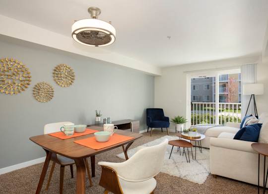 Dining Area at Camelot Apartment Homes, Everett, Washington