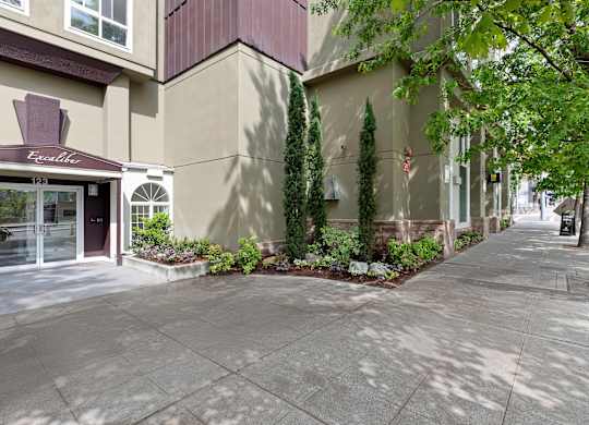 Front View of Apartment Building at Excalibur Apartment Homes, Bellevue, 98004