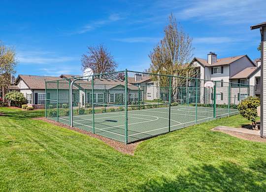 Spacious Tennis Court at Serra Vista Apartment Homes, Lynnwood, WA