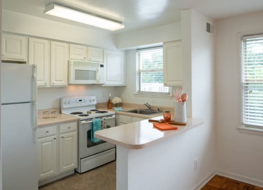 Fully Equipped Kitchen at Park Georgetown, Virginia