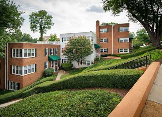 Nearby Nature Trails at Park Georgetown Apartments, Arlington, VA