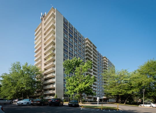 The Outdoor View of the Building at The Aspen, Alexandria, Virginia