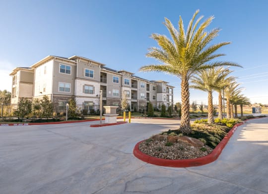 Courtyard Space at Cue Luxury Apartments, Texas, 77433