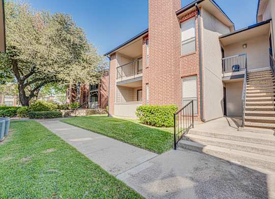 Exterior of Building at Bardin Oaks Apartments, Arlington, 76018