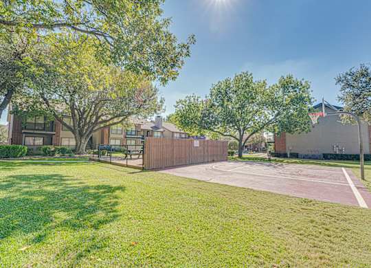 Community Court at Bardin Oaks Apartments, Arlington, TX, 76018