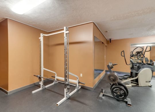 Weightlifting equipment at Eagle Run Apartments in northwest Omaha 68164