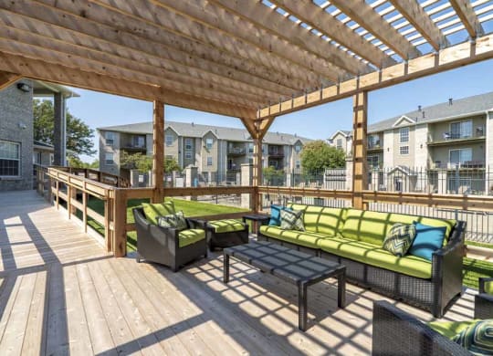 Pergola with lounge seating at Eagle Run Apartments in northwest Omaha 68164