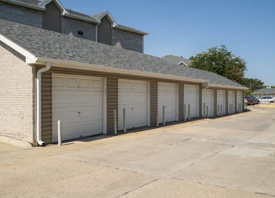 Detached garages for rent at Eagle Run Apartments in northwest Omaha 68164